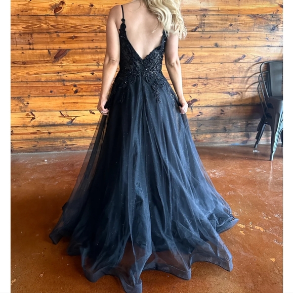 Sparrow Bridal Black Wedding Dress - Picture 4 of 7